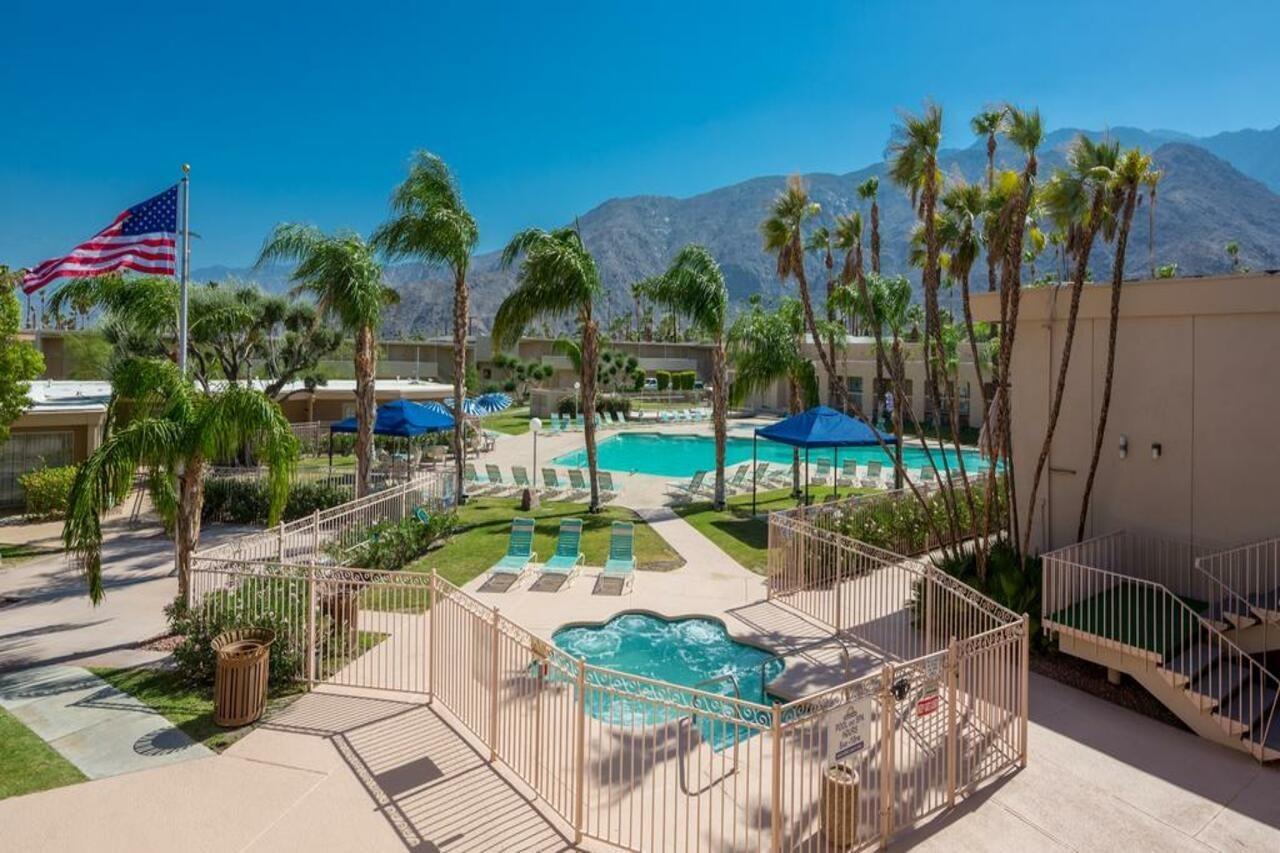 Days Inn By Wyndham Palm Springs Bagian luar foto