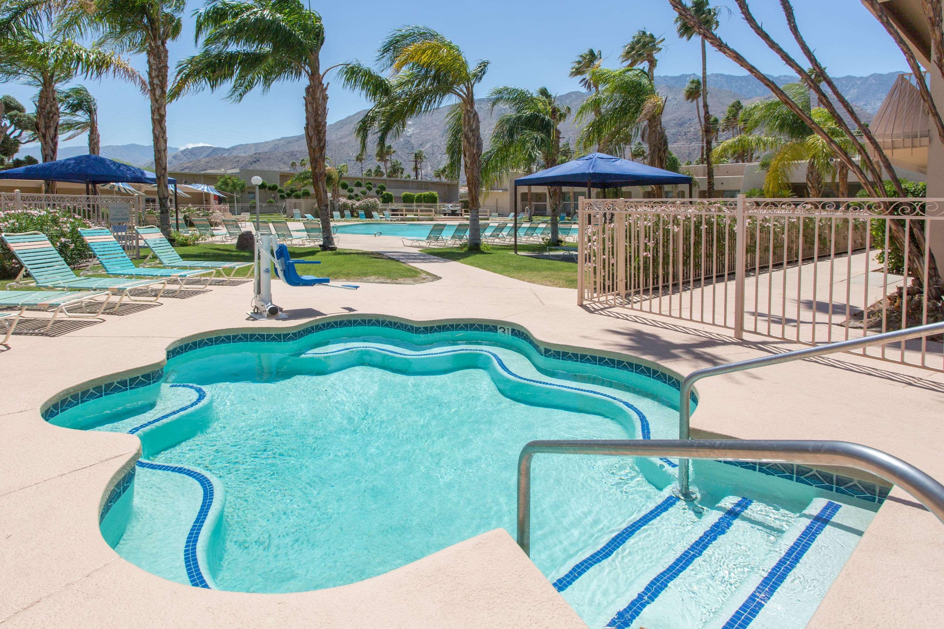 Days Inn By Wyndham Palm Springs Bagian luar foto