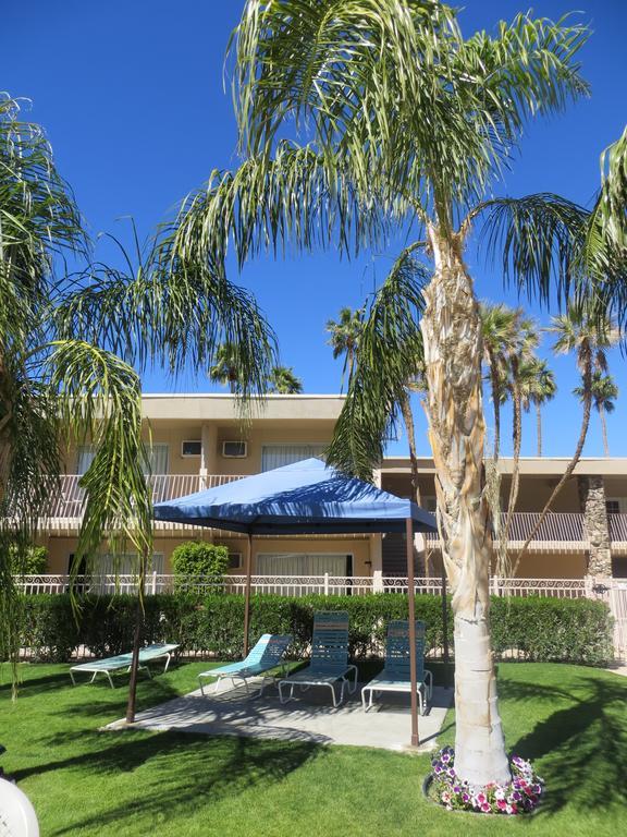 Days Inn By Wyndham Palm Springs Bagian luar foto